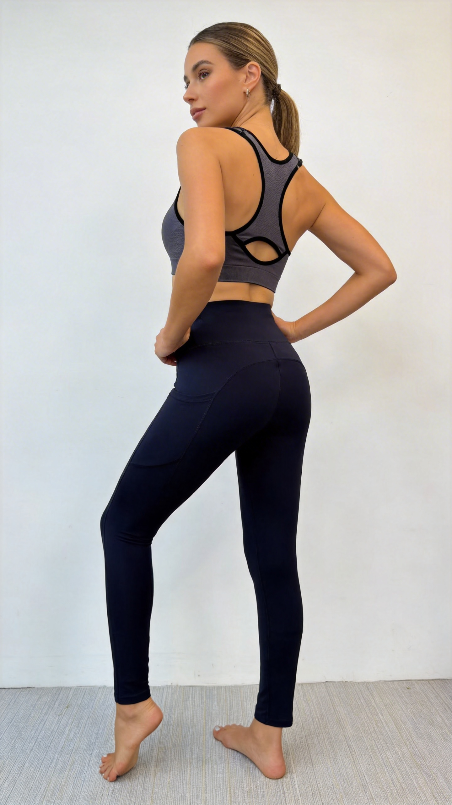 High-Waist Navy Yoga Leggings with Side Pockets